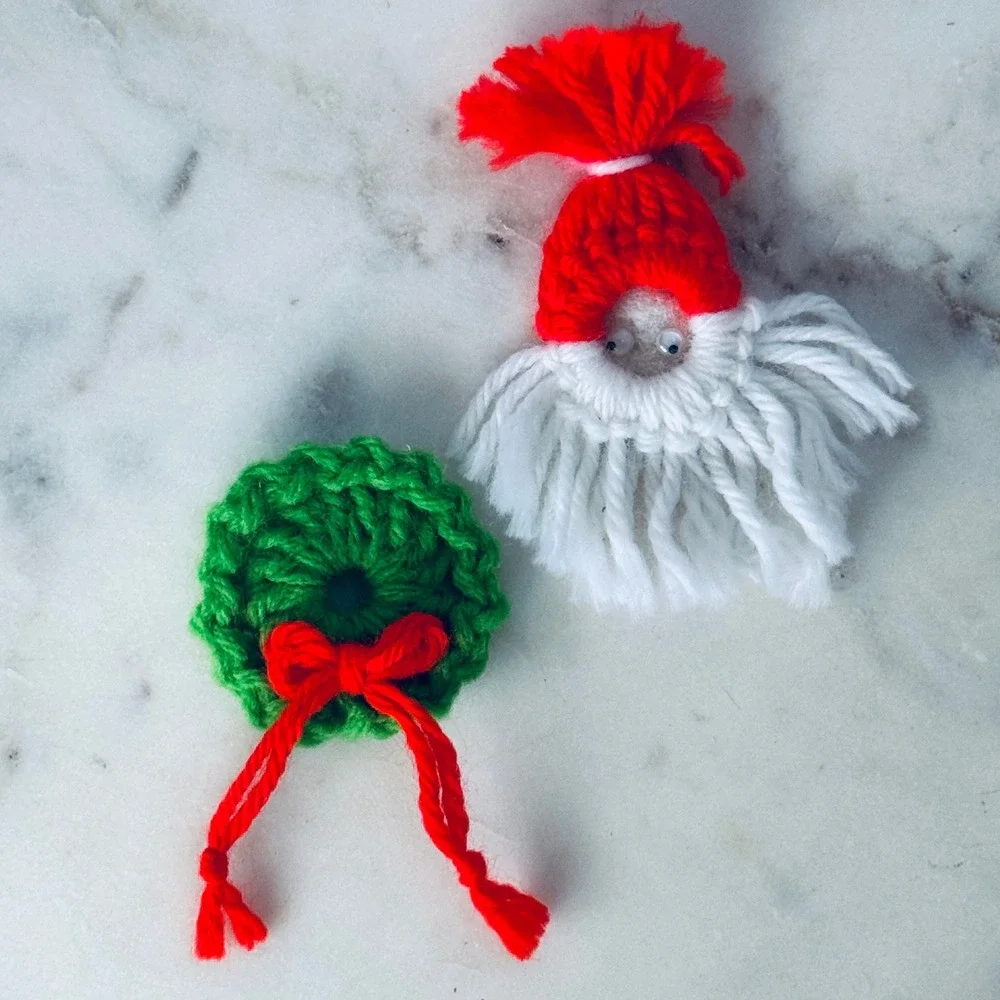 Vintage Handmade Yarn Santa & Wreath Christmas Ornaments Set of‎ 2 Holiday Decor